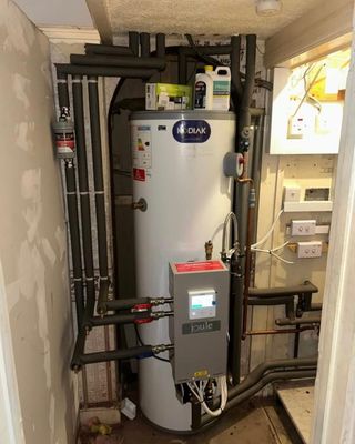 Kodiak cylinder and Joule controller with insulated pipework in a plant cupboard.